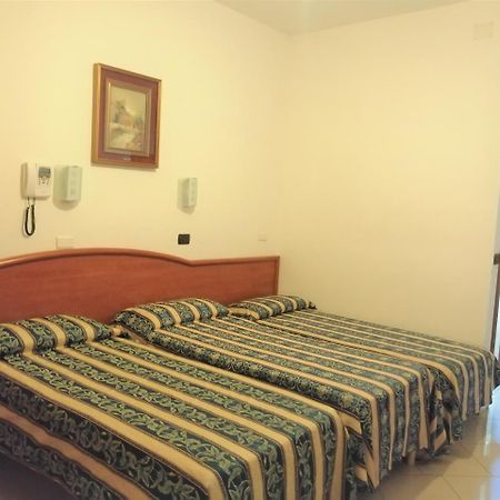 Hotel Villa Linda - Family Hotel - Nuova Costruzione Antisismica Riccione Buitenkant foto