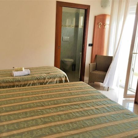 Hotel Villa Linda - Family Hotel - Nuova Costruzione Antisismica Riccione Buitenkant foto
