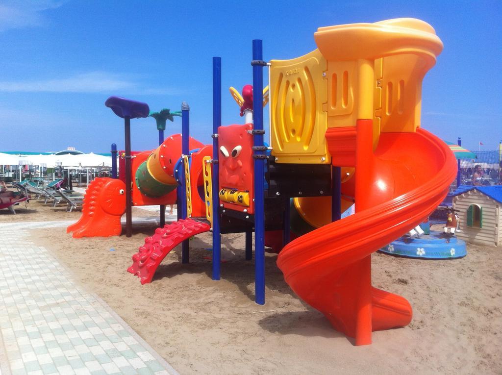 Hotel Villa Linda - Family Hotel - Nuova Costruzione Antisismica Riccione Buitenkant foto