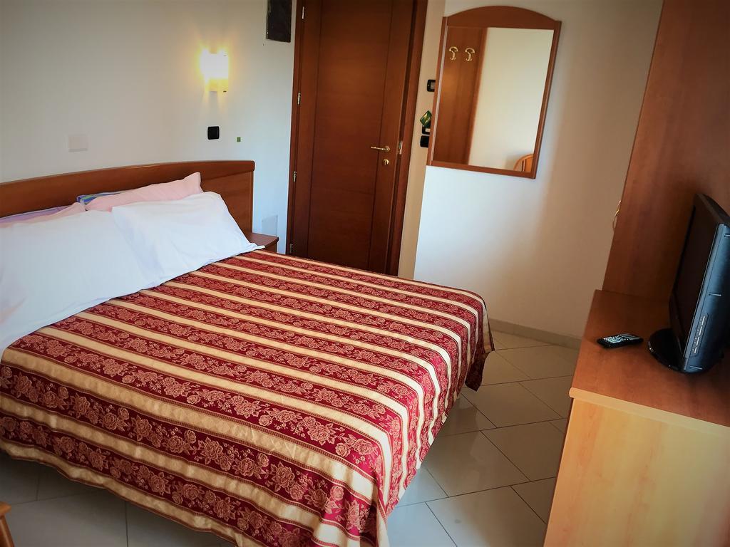 Hotel Villa Linda - Family Hotel - Nuova Costruzione Antisismica Riccione Buitenkant foto