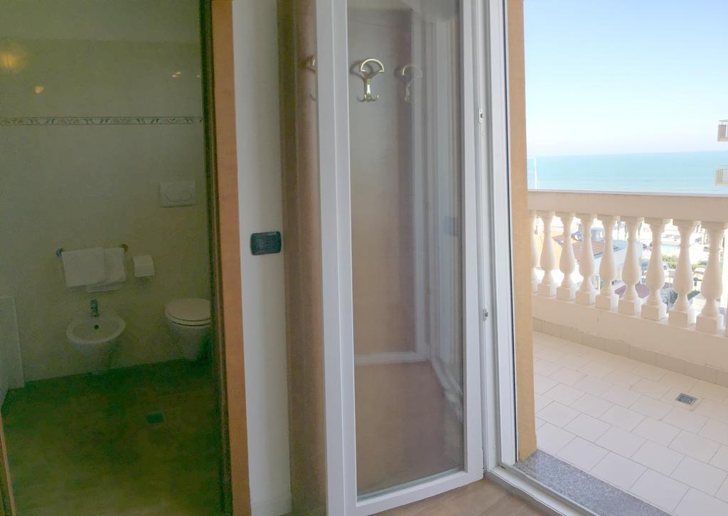 Hotel Villa Linda - Family Hotel - Nuova Costruzione Antisismica Riccione Buitenkant foto
