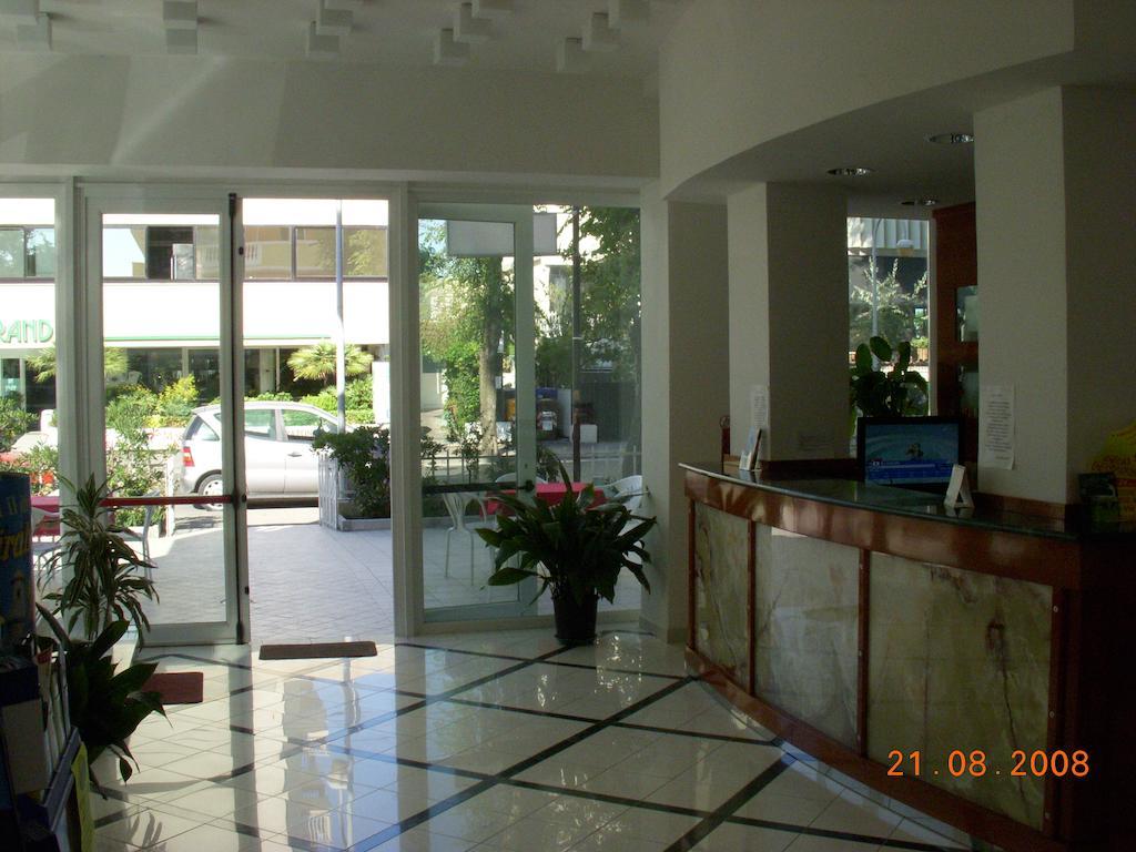 Hotel Villa Linda - Family Hotel - Nuova Costruzione Antisismica Riccione Buitenkant foto