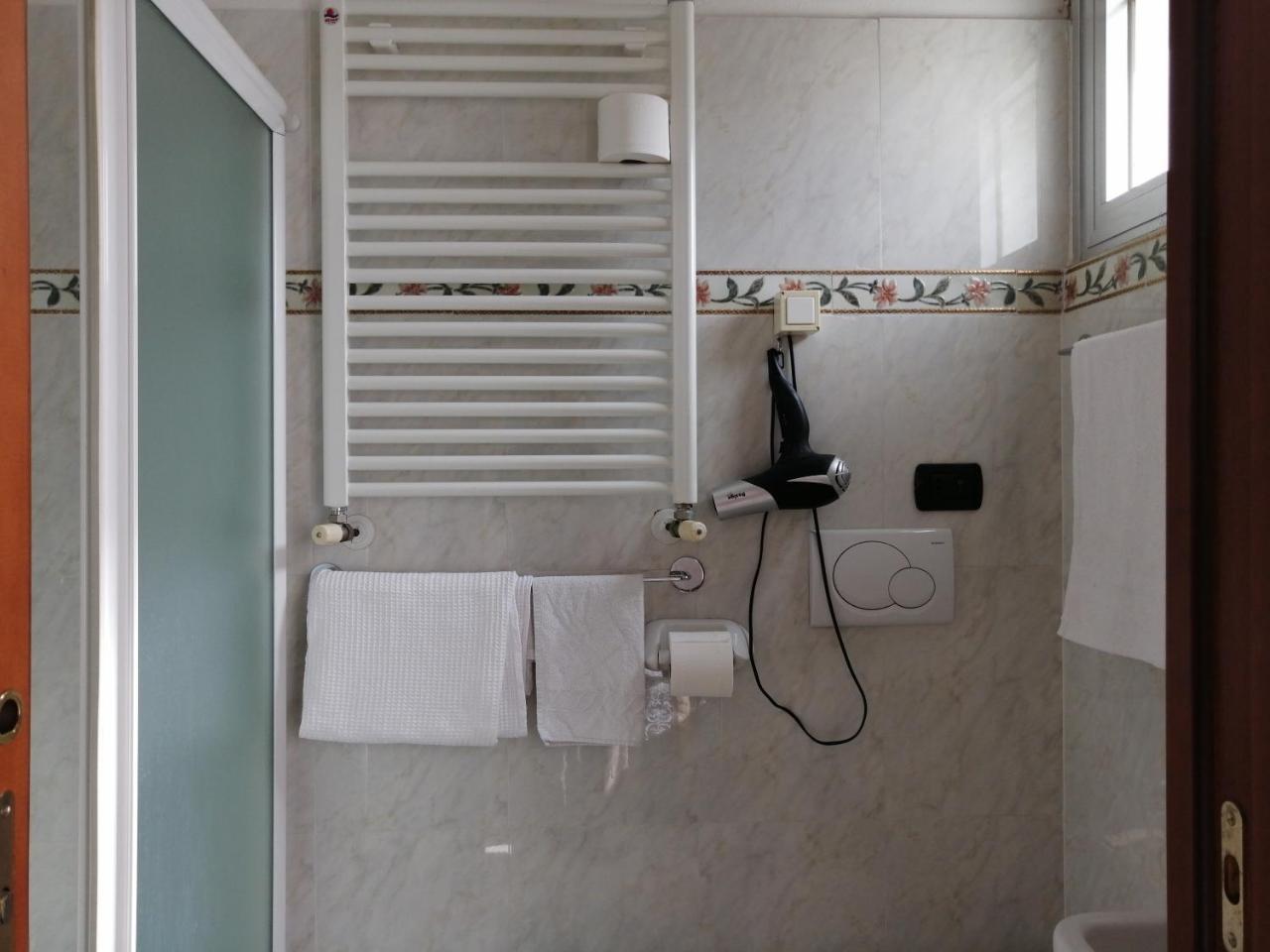 Hotel Villa Linda - Family Hotel - Nuova Costruzione Antisismica Riccione Buitenkant foto