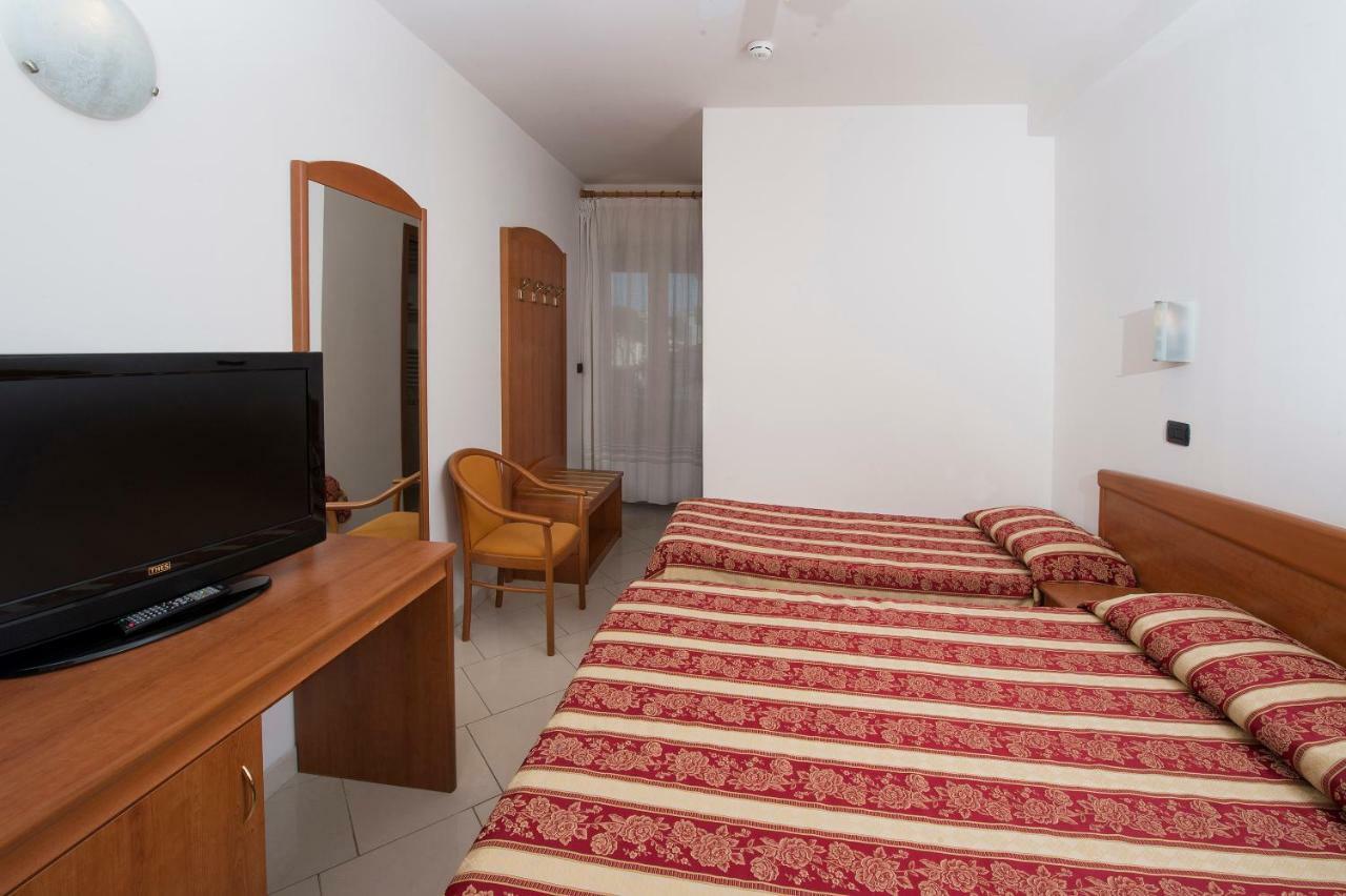 Hotel Villa Linda - Family Hotel - Nuova Costruzione Antisismica Riccione Buitenkant foto
