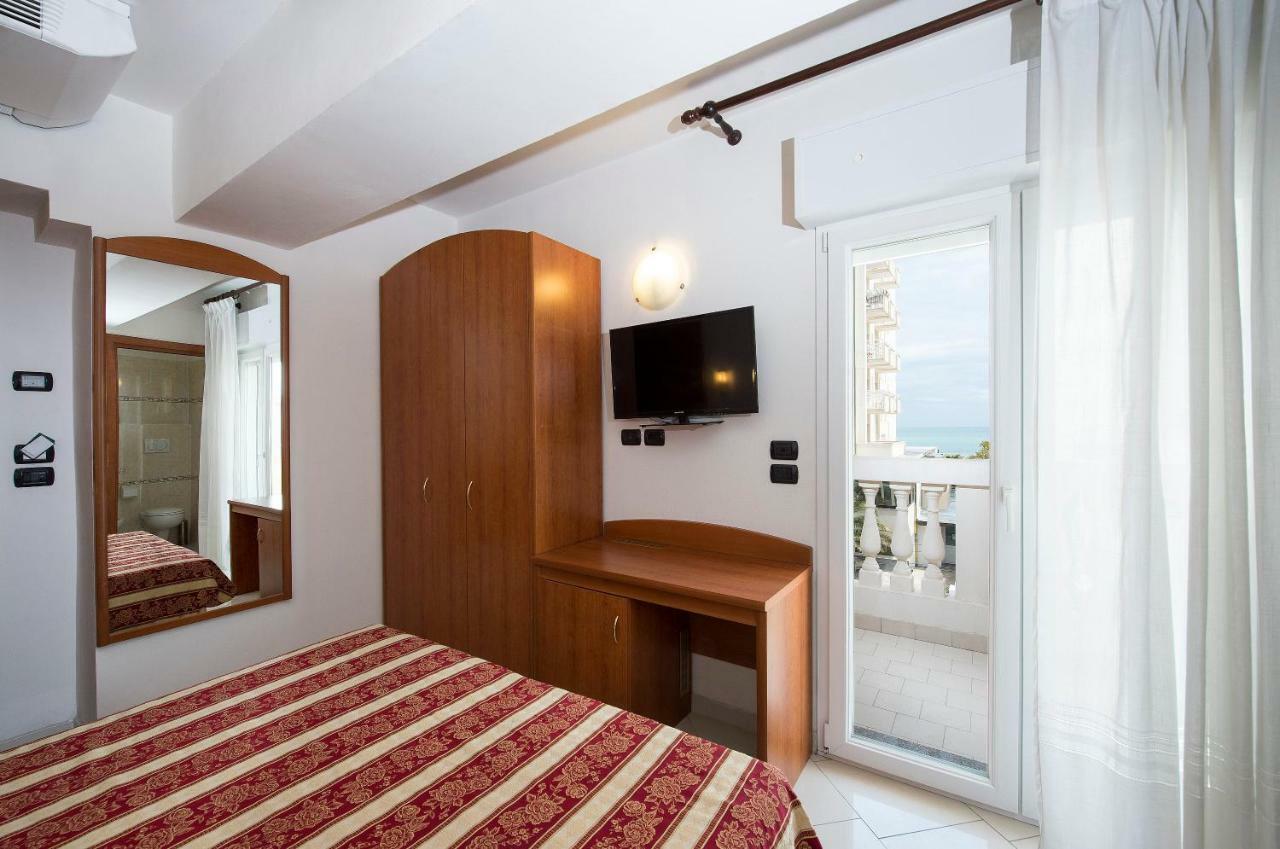 Hotel Villa Linda - Family Hotel - Nuova Costruzione Antisismica Riccione Buitenkant foto